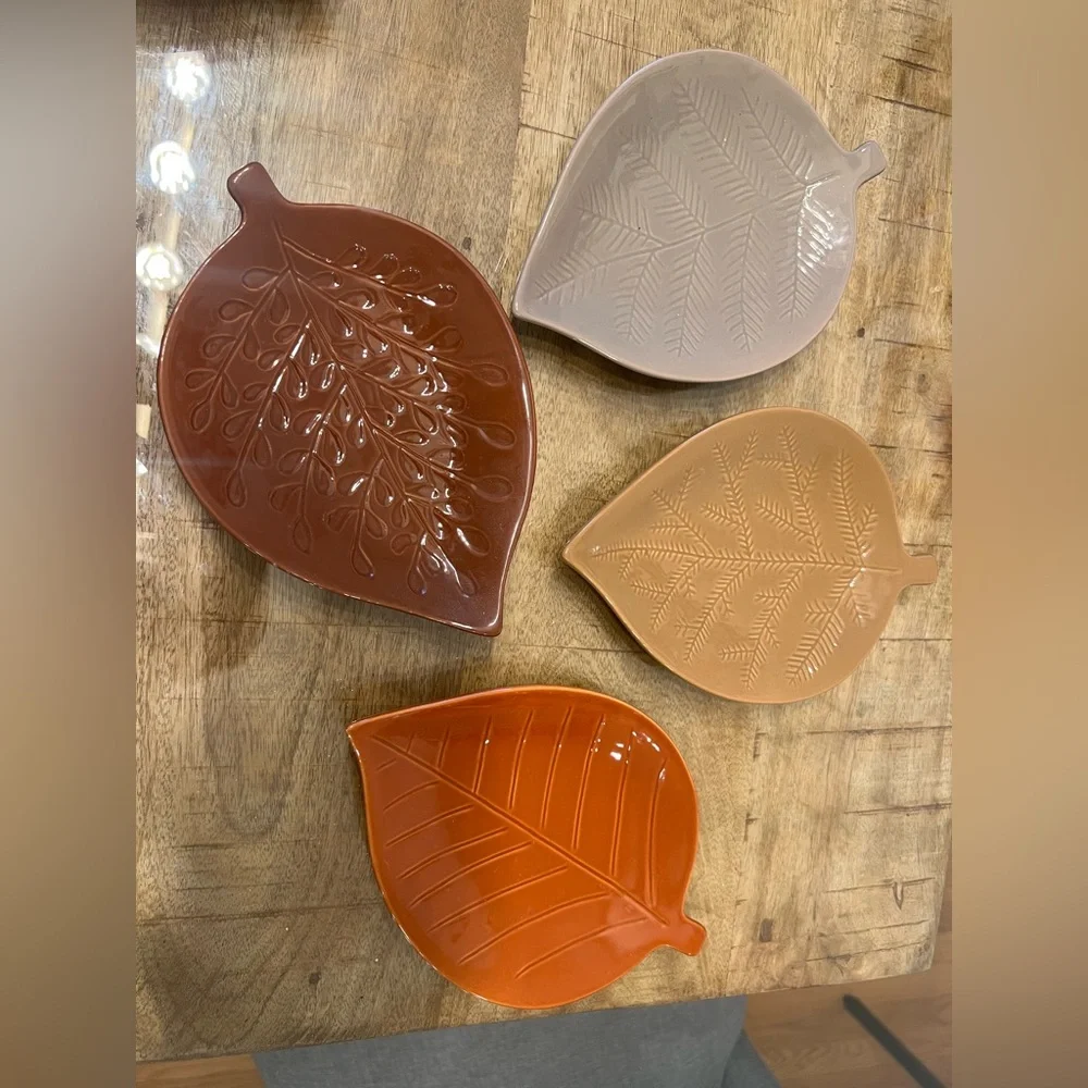 Set of 4 Leaf-Shaped Decorative Plates